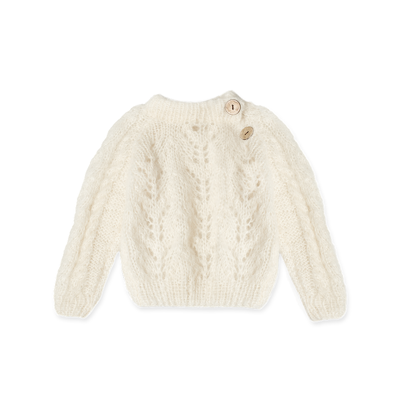 A close-up of "The Baby Alpaka Knit," a luxuriously soft sweater crafted from premium baby alpaca wool. This cozy knitwear offers warmth and style, making it the perfect addition to your winter wardrobe.