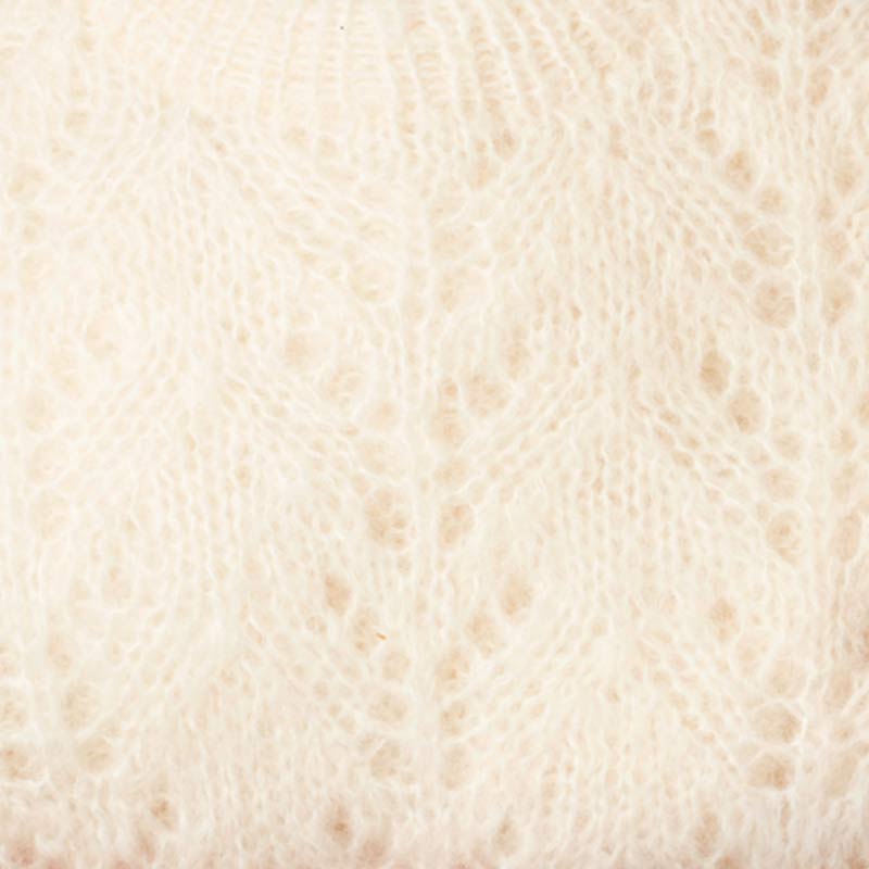 A close-up of "The Baby Alpaka Knit," a luxuriously soft sweater crafted from premium baby alpaca wool. This cozy knitwear offers warmth and style, making it the perfect addition to your winter wardrobe.