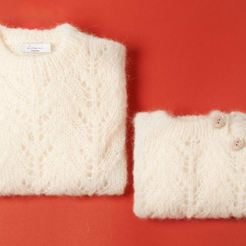 A close-up of "The Baby Alpaka Knit," a luxuriously soft sweater crafted from premium baby alpaca wool. This cozy knitwear offers warmth and style, making it the perfect addition to your winter wardrobe.